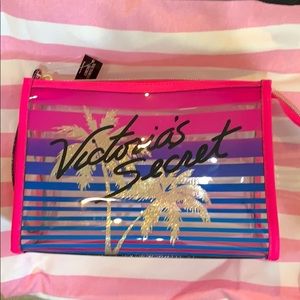 🧺Victoria’s Secret’s latest summer toiletry bag🧺